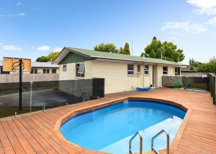  at 81 Oakfield Crescent, Pukete, Hamilton