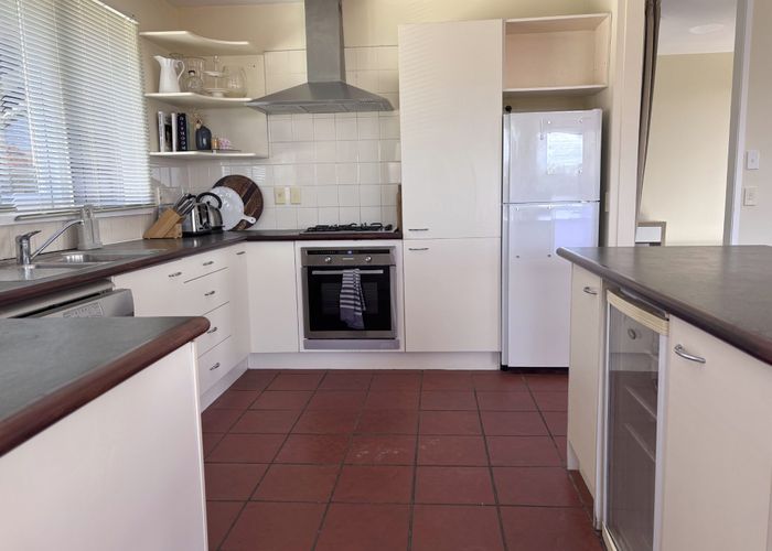  at 2/21 Peter Terrace, Castor Bay, Auckland