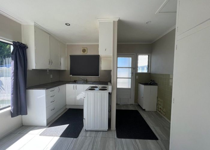  at 1/115 McLeod Road, Te Atatu South, Waitakere City, Auckland