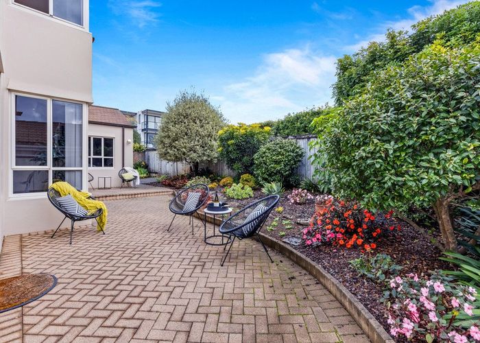  at 1/4 Frieston Road, Milford, Auckland