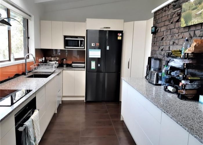  at 806 Beach Road, Browns Bay, Auckland