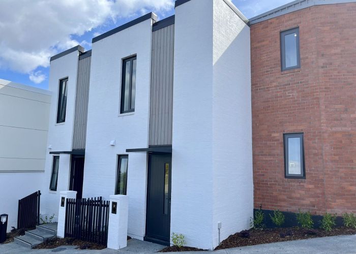  at 2/124 Taylors Road, Mount Albert, Auckland City, Auckland