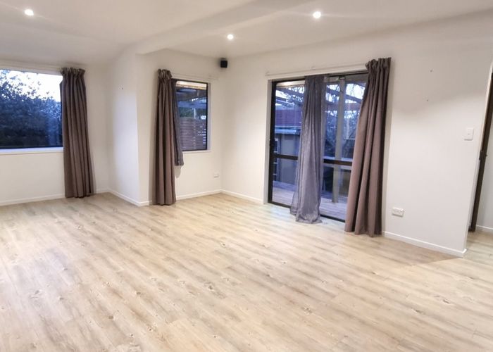  at 2/24 Lancaster Road, Beach Haven, North Shore City, Auckland