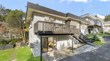  at 2/16 Malters Place, Browns Bay, Auckland