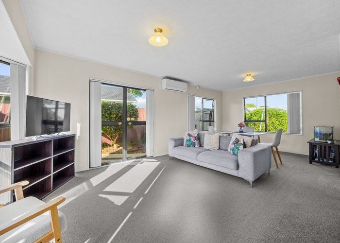  at 2/6 Dillimore Avenue, Pakuranga, Manukau City, Auckland