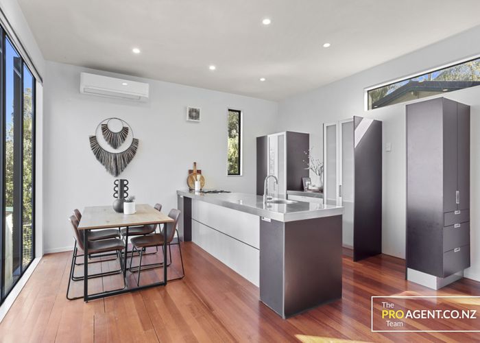  at 28 Tane Road, Laingholm, Auckland