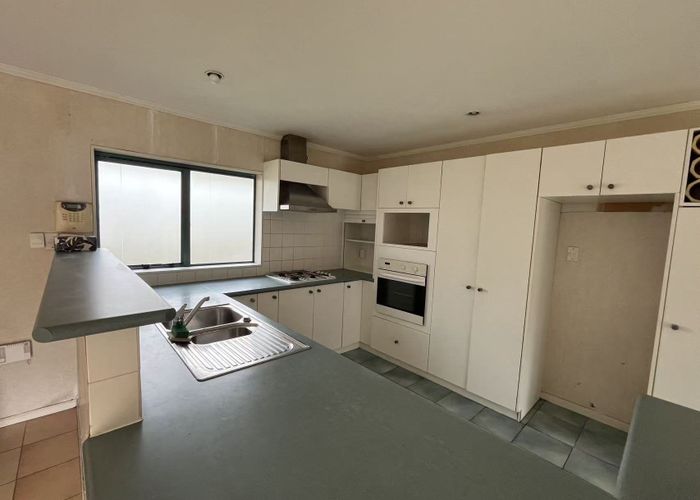  at 2/15 Dunn Place, Farm Cove, Manukau City, Auckland