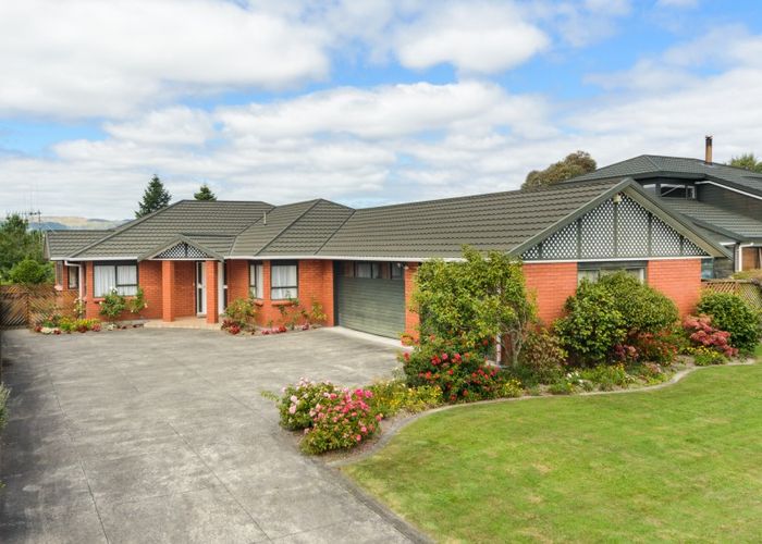  at 27 Rosebank Avenue, Kelvin Grove, Palmerston North