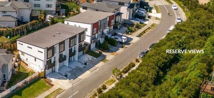  at 33 Lawson Creek Road, Massey, Waitakere City, Auckland