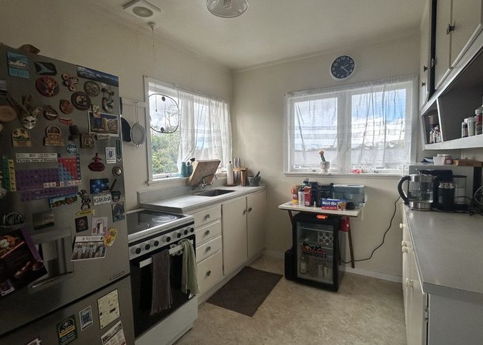  at 2/12 Downing Street , Glenfield, North Shore City, Auckland