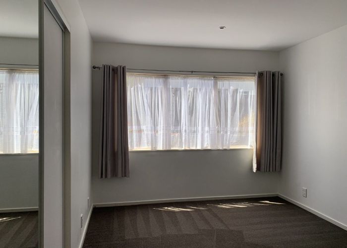  at 3 Bridgehead Cove, West Harbour, Auckland