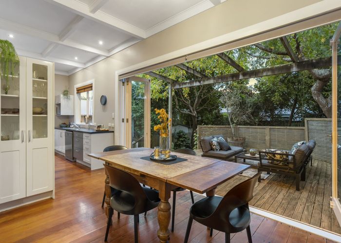  at 6 Graysons Lane, Mount Eden, Auckland