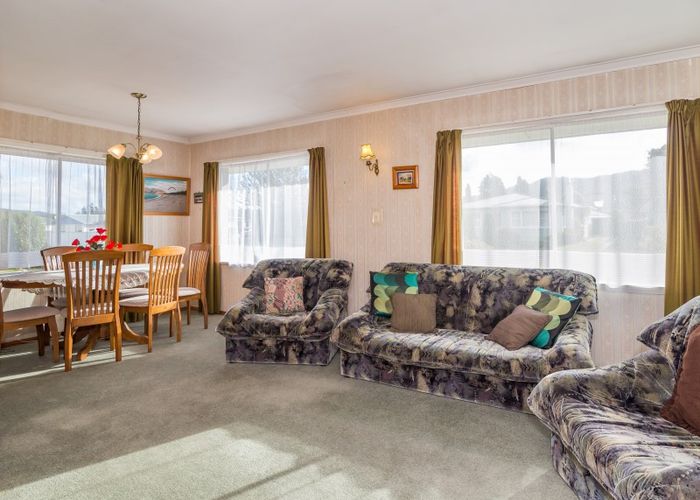  at 2/58 Oregon Drive, Maoribank, Upper Hutt