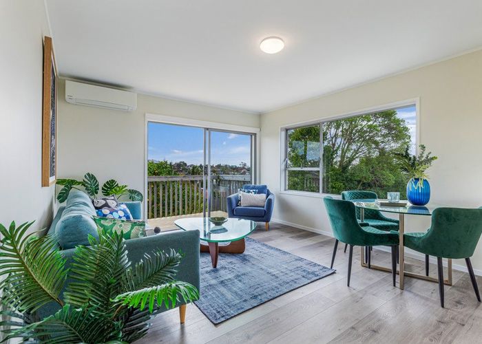  at 2/12 Jenelin Road, Glendene, Auckland