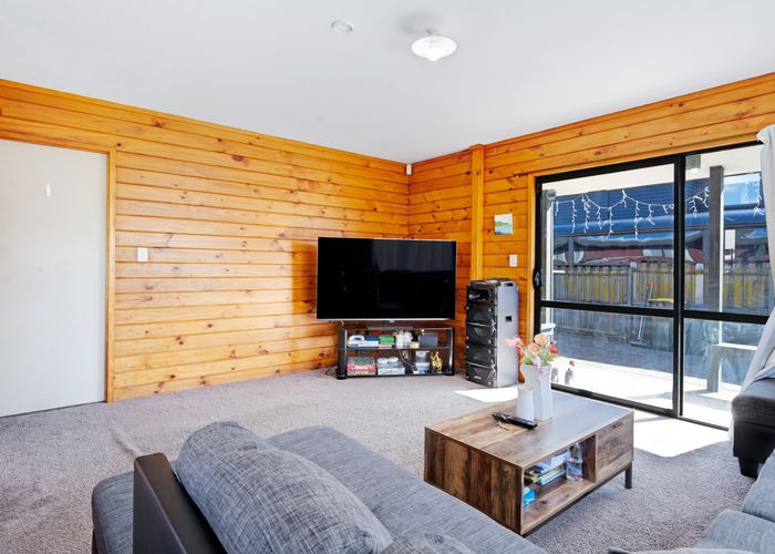  at 2/43 McLeod Road, Henderson, Auckland