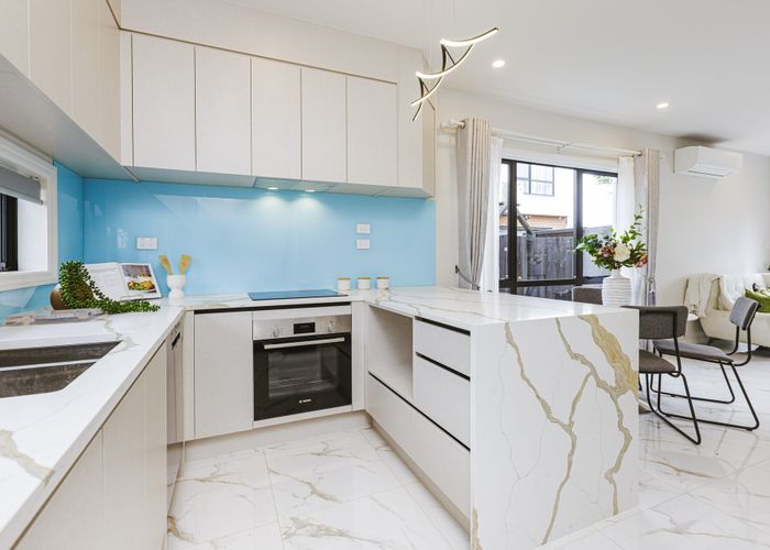  at 2/287 Massey Road, Mangere East, Manukau City, Auckland