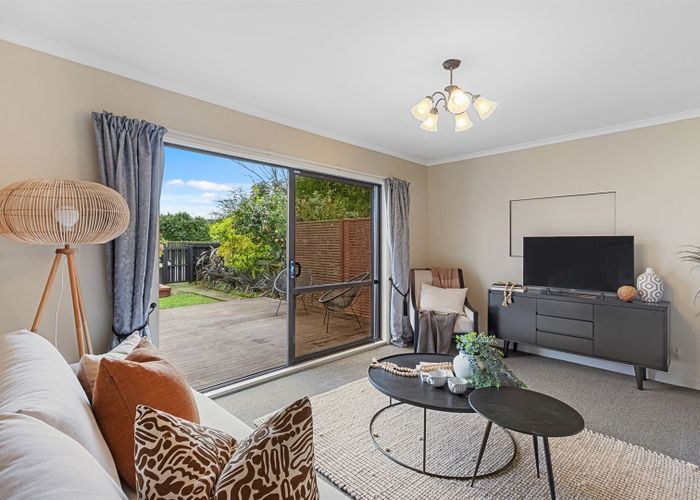  at 1/11- NEILL STREET, Hornby, Christchurch