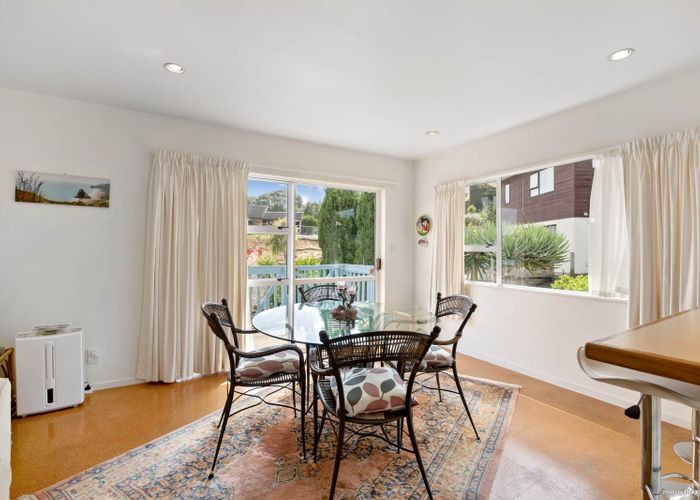  at 2/8 Strabo Place, Windsor Park, Auckland