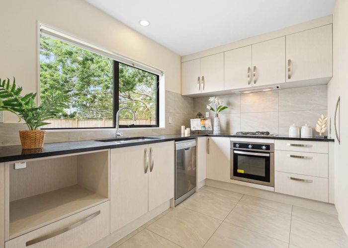  at 29B  Edgewater Drive, Pakuranga, Manukau City, Auckland