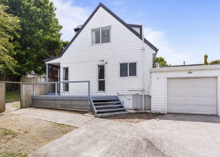  at 2/6 Sandgate Avenue, Botany Downs, Auckland