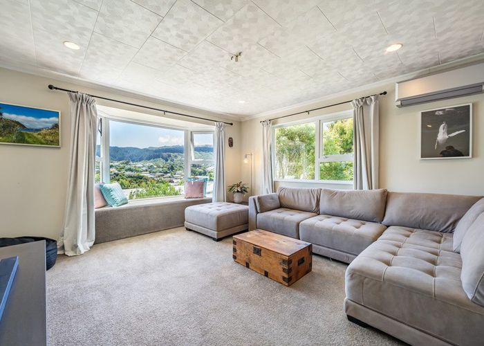  at 42 Taylor Terrace, Tawa, Wellington