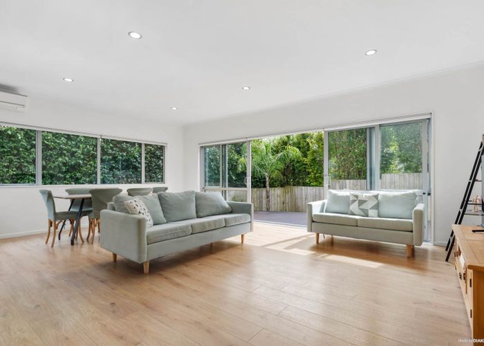  at 86 Pupuke Road, Hillcrest, Auckland