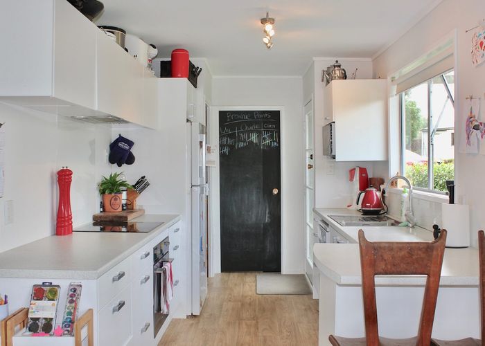  at 58 Taipari Rd, Te Atatu Peninsula, Waitakere City, Auckland