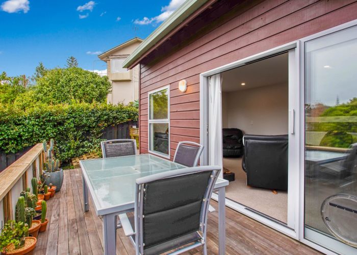  at 2/11 Limmer Place, Browns Bay, North Shore City, Auckland