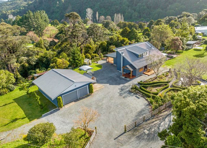  at 61 Twin Lakes Road, Te Marua, Upper Hutt