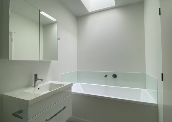  at 5/2 Moor Ave, Te Atatu Peninsula, Waitakere City, Auckland
