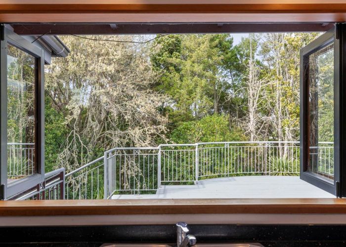  at 38 Valley View Road, Glenfield, Auckland
