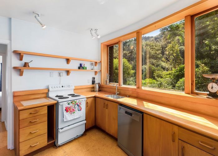  at 8A Francis Bell Grove, Lowry Bay, Lower Hutt, Wellington