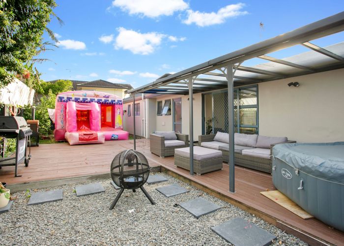 at 16 De Havilland Drive, Goodwood Heights, Auckland