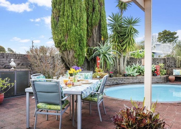  at 2 Mariposa Avenue, Lynfield, Auckland