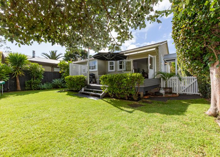  at 15 Hull Place, Onehunga, Auckland