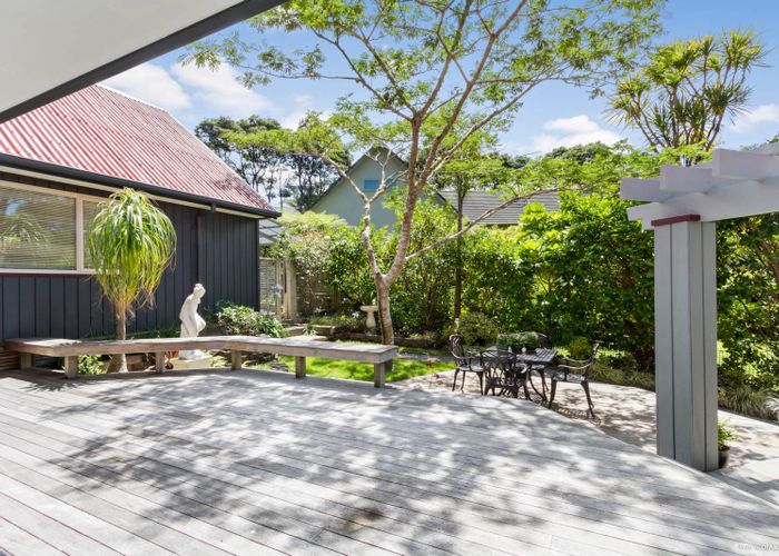  at 49 Staincross Street, Green Bay, Auckland
