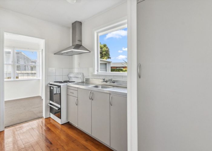  at 20 Rhonda Avenue, Deanwell, Hamilton