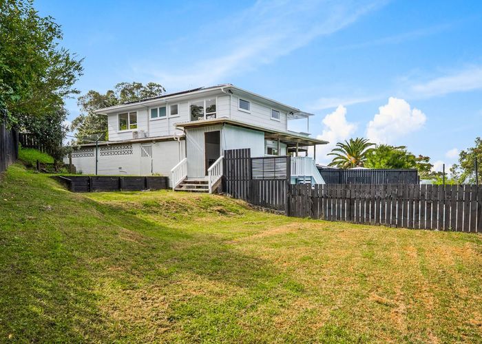 at 34 Cyclarama Crescent, Massey, Waitakere City, Auckland