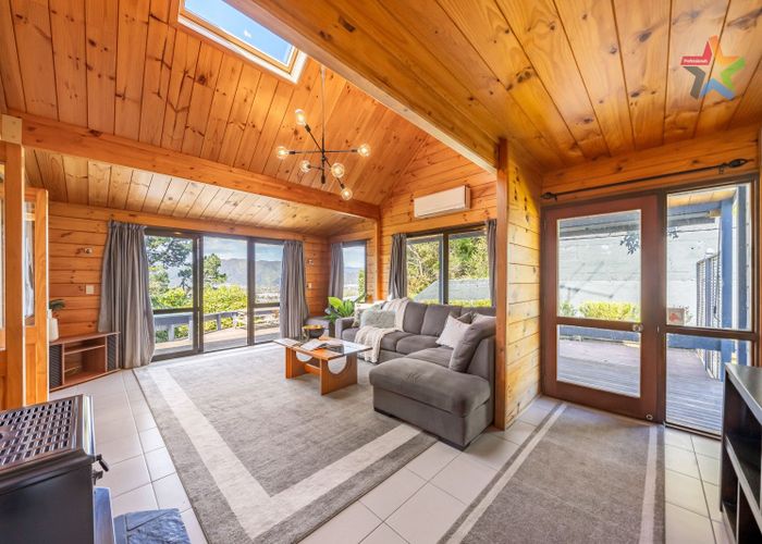  at 1/19 Miromiro Road, Normandale, Lower Hutt