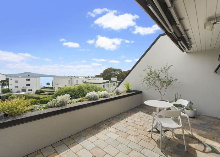  at 2/10 Auckland Road, Saint Heliers, Auckland City, Auckland
