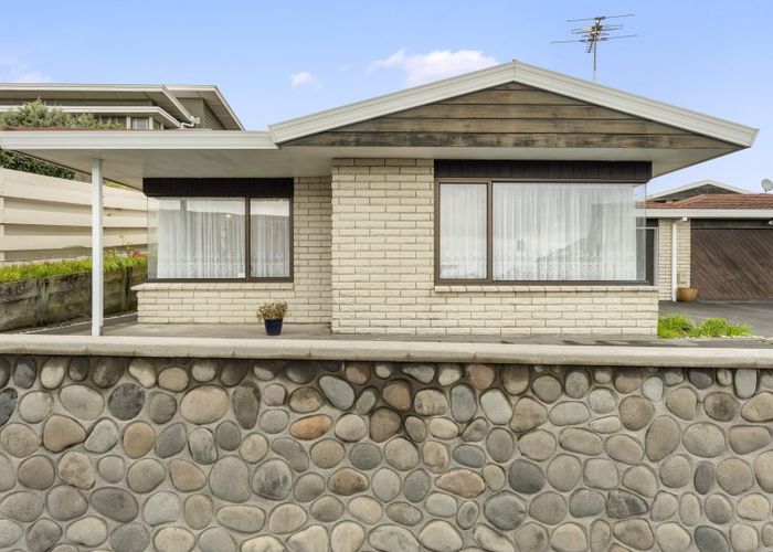  at 2/478 Devon Street East, Strandon, New Plymouth