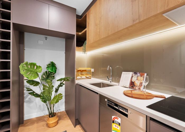  at 2/31 Braemar Road, Rothesay Bay, North Shore City, Auckland