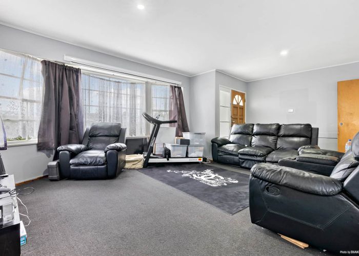  at 3 Desford Place, Mangere, Auckland