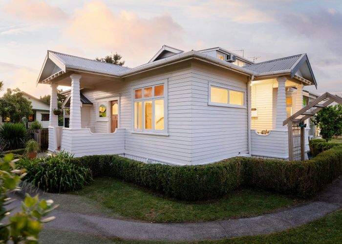  at 39 Te Aroha Street, Hamilton East, Hamilton