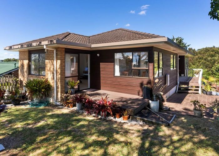  at 29 Pinewood Grove, Botany Downs, Auckland