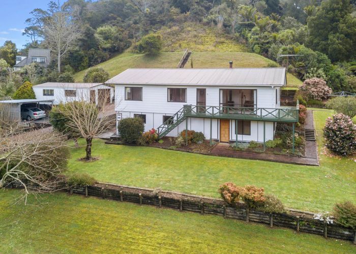  at 8 Parklands Avenue, Swanson, Auckland