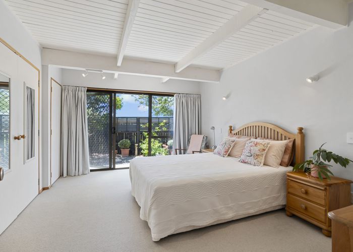 at 2/13 Nimrod Place, Half Moon Bay, Auckland