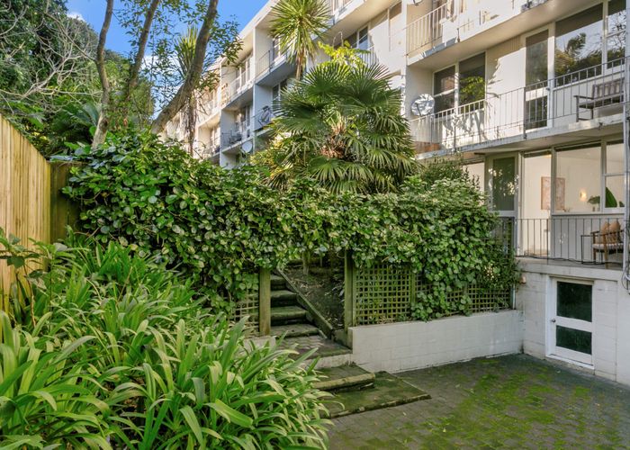  at 4/18 Edenvale Crescent, Mount Eden, Auckland