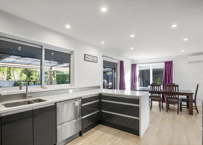  at 29 Ravenstone Place, Chatswood, Auckland