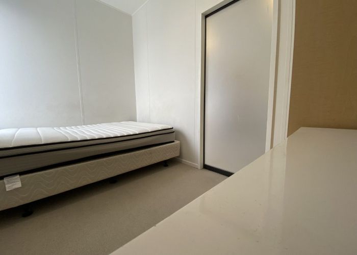  at 17 Putney Way, Manukau, Manukau City, Auckland